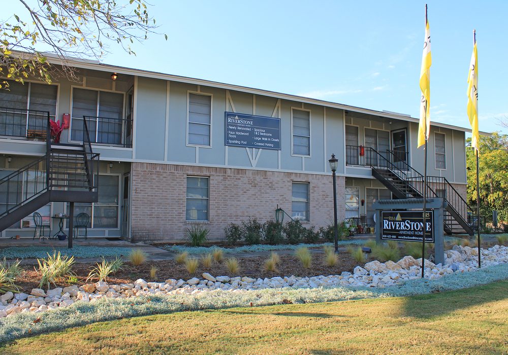 RIVERSTONE APARTMENT HOMES Updated August 2024 16 Photos 845 S