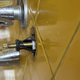 The picture of the broken piece that was sent to the business in advance.