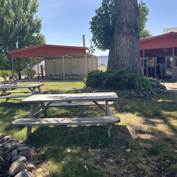 Touvelle Lodge - Rear patio of lodge - Lounges Near Me - Central Point, Oregon