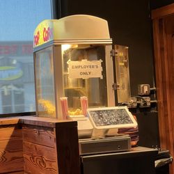 Old 10 Bar & Grill - Free popcorn
