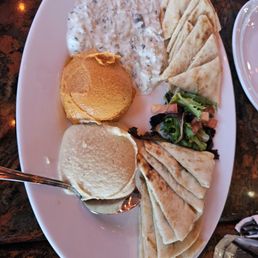 Hummus trio Hummus trio