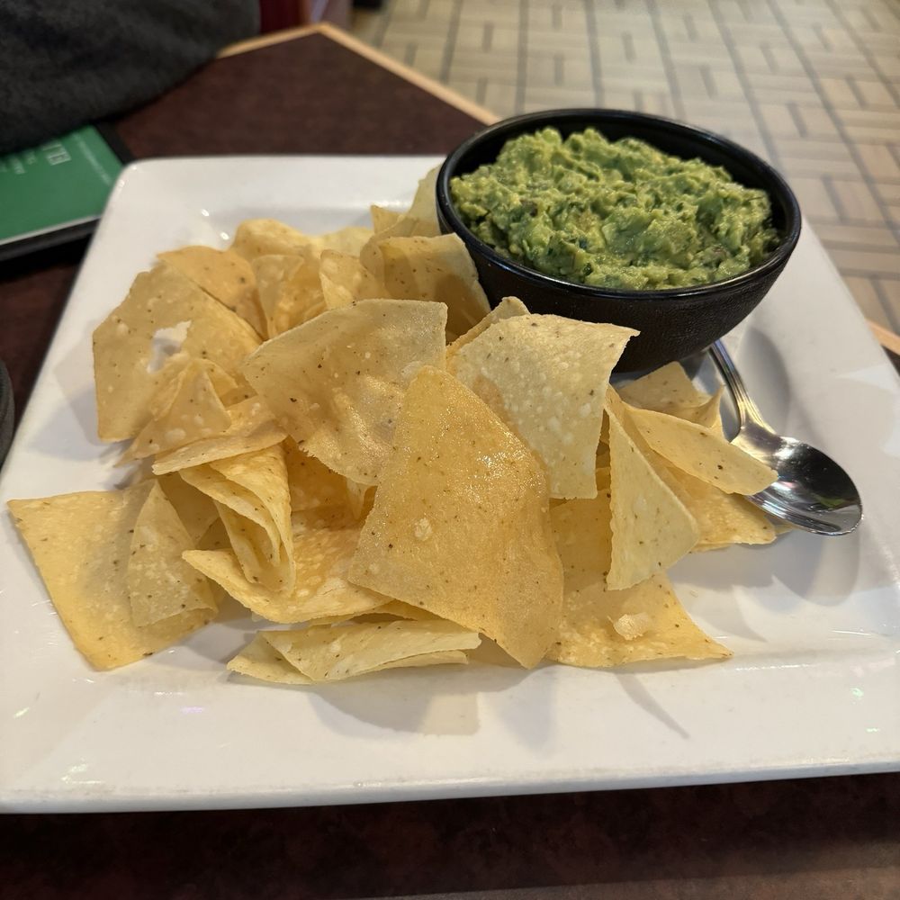 El Huichol - Chips and guacamole. - Mexican Near Me - Buffalo, Minnesota El Huichol - Chips and guacamole. - Mexican Near Me - Buffalo, Minnesota