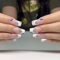 Eva’s Nail Studio - Medium Square