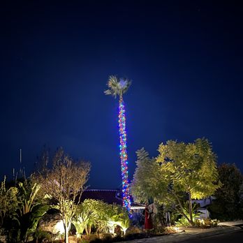 Palos Verdes Christmas Lights - We do tree lighting too with our Commercial quality LED Christmas Lights - Holiday Decorations Near Me - Rolling Hills Estates, California Palos Verdes Christmas Lights - We do tree lighting too with our Commercial quality LED Christmas Lights - Holiday Decorations Near Me - Rolling Hills Estates, California