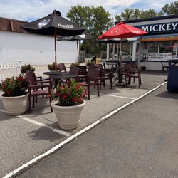 Mickey's Oceanic Grill - Outdoor seating