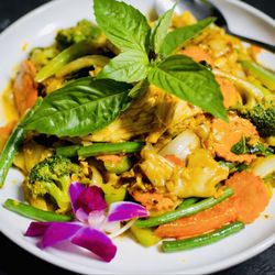 Thai Wisdom Lounge Edmonds