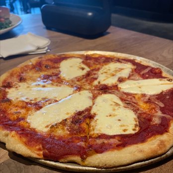 Yard House - Three Cheese Pizza - New American Near Me - Wayne, New Jersey