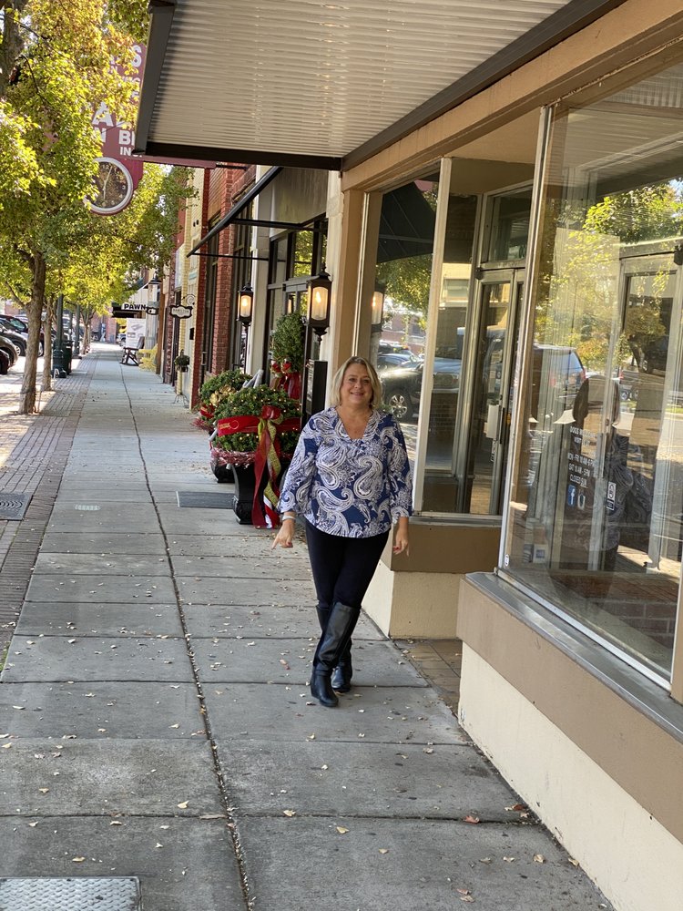 EARTH’S REMEDIES Updated May 2024 17 Photos 300 S Hamilton St