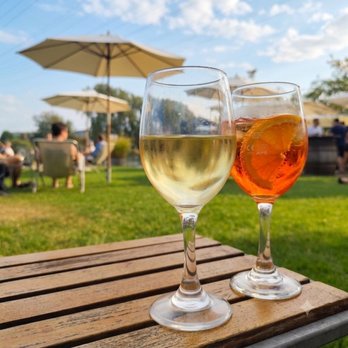 Schiffsmeldestelle - Weinschorle & Aperol Sprizz - Beach Bars Near Me - Frankfurt, HE Schiffsmeldestelle - Weinschorle & Aperol Sprizz - Beach Bars Near Me - Frankfurt, HE
