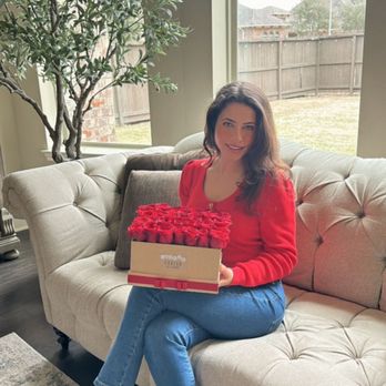 Cadeau De Fleurs - Gift over three dozen red roses this Valentine's! - Florists Near Me Cadeau De Fleurs - Gift over three dozen red roses this Valentine's! - Florists Near Me