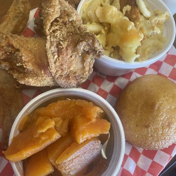 Alma's Place - Chicken Wing Combo with Yams and Mac and cheese - Desserts Near Me - Compton, California