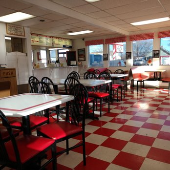 Pepp'rmint Stick - Interior of classic diner-styled burger joint. - American Near Me - Union Gap, Washington Pepp'rmint Stick - Interior of classic diner-styled burger joint. - American Near Me - Union Gap, Washington