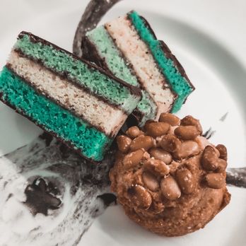 Vesuvio Bakery - Bakeries Near Me - New York, New York Vesuvio Bakery - Bakeries Near Me - New York, New York