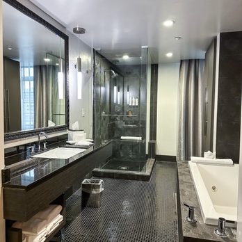 Padre Hotel - Head Honcho Suite Restroom - Hotels Near Me - Bakersfield, California Padre Hotel - Head Honcho Suite Restroom - Hotels Near Me - Bakersfield, California