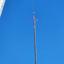 The old pole was completely disconnected and removed The old pole was completely disconnected and removed