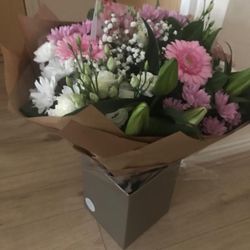 Hubbards Florists - Wonderful service from Vicky at Hubbards. I asked for a hand tie in my mums favourite clout and favourite flowers and she came up trumps!