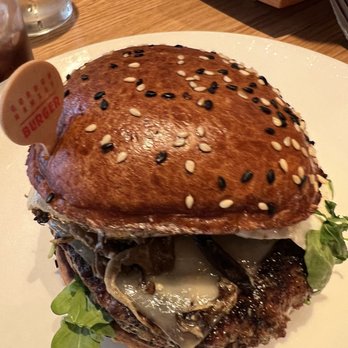 Gordon Ramsay Burger - Salad Near Me - Chicago, Illinois