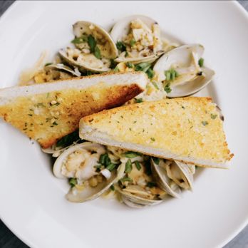 Carmine's - Linguini and clams - Italian Near Me - Chicago, Illinois Carmine's - Linguini and clams - Italian Near Me - Chicago, Illinois