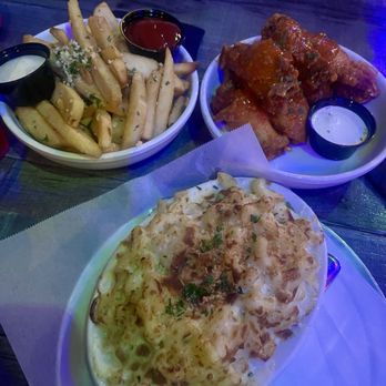 Elbow Room - Truffle Mac and Garlic Fries and Traditional Buffalo Wings - Pizza Near Me - Los Angeles, California Elbow Room - Truffle Mac and Garlic Fries and Traditional Buffalo Wings - Pizza Near Me - Los Angeles, California