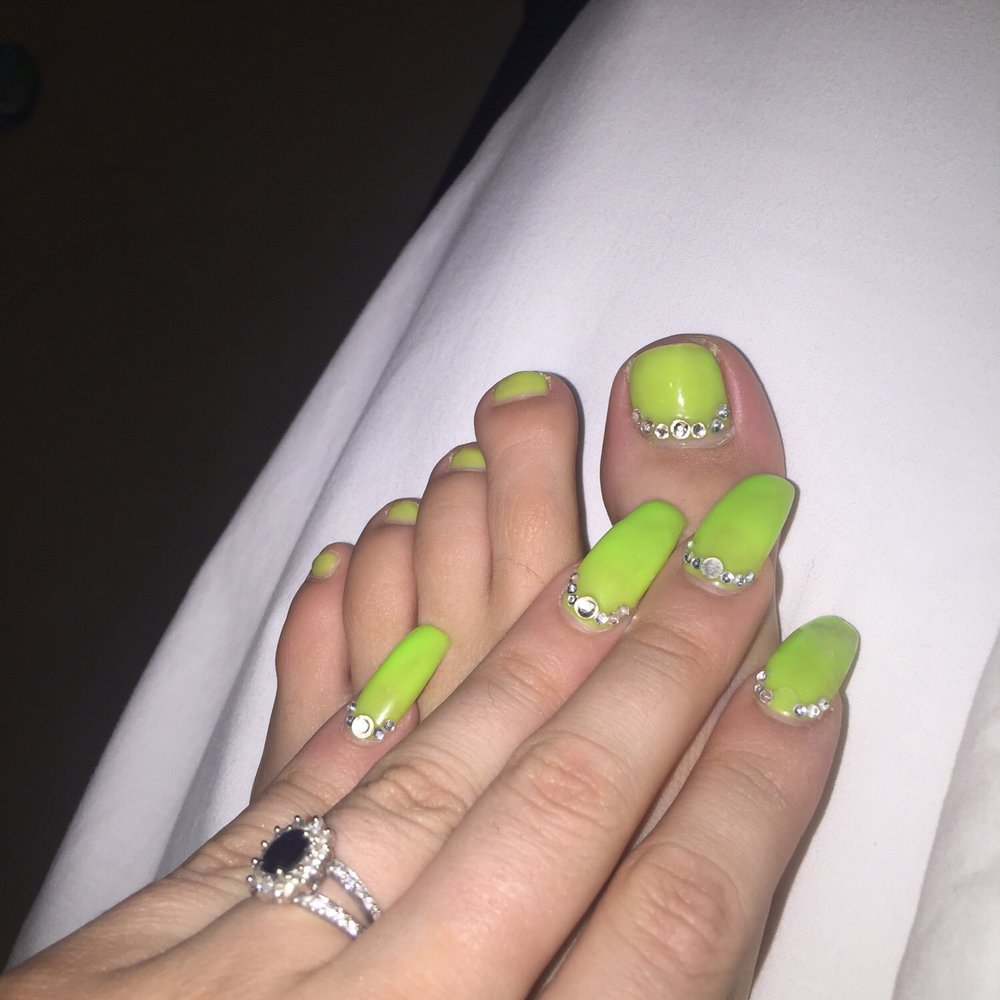Nail Art - Toes looking good. Nails just missing a couple stones. 4 days. - Nail Salons Near Me - Shawnee, Kansas Nail Art - Toes looking good. Nails just missing a couple stones. 4 days. - Nail Salons Near Me - Shawnee, Kansas