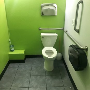 Puyallup Legacy Laundry - Clean Restroom - Laundromat Near Me - Puyallup, Washington