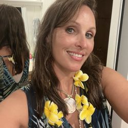 Sassi Frass Salon - Channel  did my hair, low light and highlight before my big trip to Hawaii looked beautiful