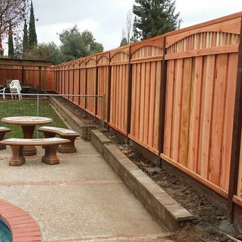 Jose Luis Mata Landscaping - a wooden fence surrounding a pool - Landscaping Near Me Jose Luis Mata Landscaping - a wooden fence surrounding a pool - Landscaping Near Me