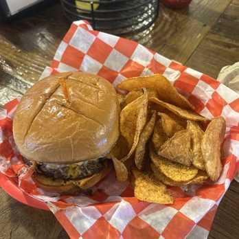 Gallant Fox Brewing - Gallant Fox burger - Brewpubs Near Me - Mount Washington, Kentucky