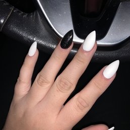 Stiletto Mani