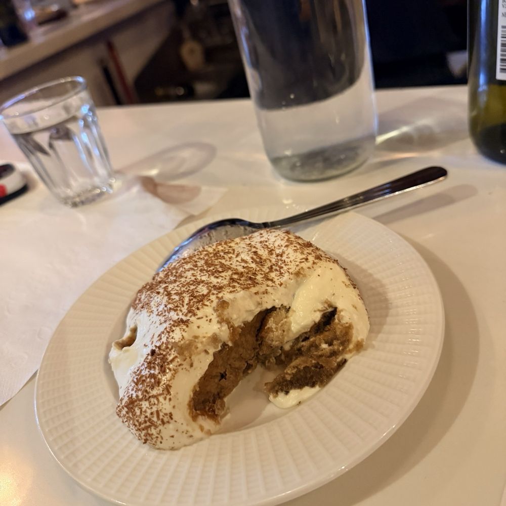 Si Papa - Tiramisu - Italian Near Me - Miami, Florida Si Papa - Tiramisu - Italian Near Me - Miami, Florida