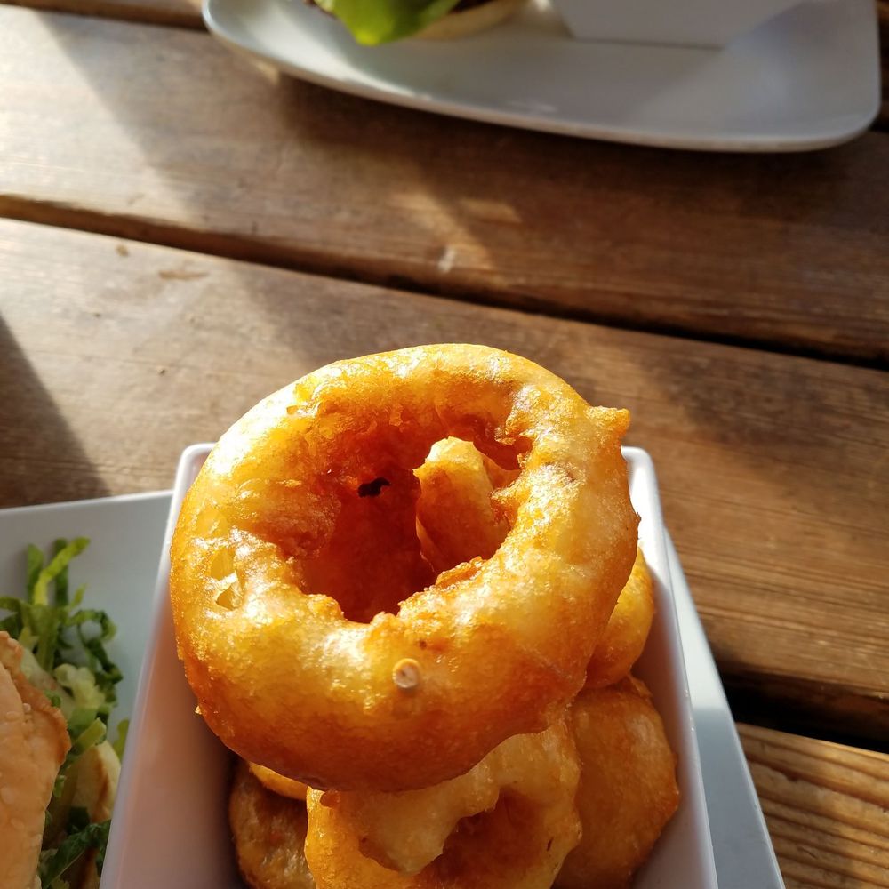 Uneeda Burger - Onion rings are quite tasty....but quite oily... - Burgers Near Me - Seattle, Washington