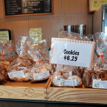 Elvin's Bakery - Bakeries Near Me - Honolulu, Hawaii