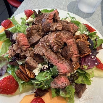 Jeffrey's Hamburgers - Signature Salad with Steak - Burgers Near Me - Menlo Park, California
