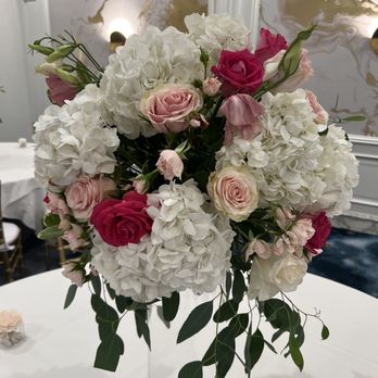 Glitzy Event Rentals - Big gap again missing and dead roses. - Party Equipment Rentals Near Me - Lakewood, California Glitzy Event Rentals - Big gap again missing and dead roses. - Party Equipment Rentals Near Me - Lakewood, California