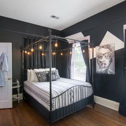 Birmingham Tree House - YinYang Queen + Twin room