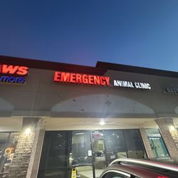 Willis Emergency Animal Clinic - Front door