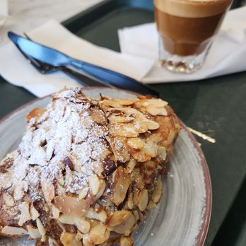 Lady Baker - Almond Croissant, cortada. - Bakeries Near Me - Pembroke Pines, Florida Lady Baker - Almond Croissant, cortada. - Bakeries Near Me - Pembroke Pines, Florida
