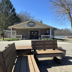 Hinckley Lake Boathouse - The front of store