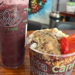 Vita Cane - Lemon Berry Berry juice and açaí bowl.