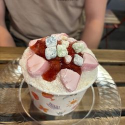 K Dessert cafe - Bingsoo with Strawberry
