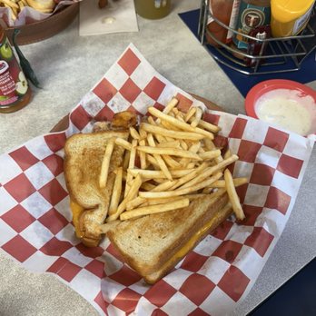 Big Daddy's Diner - Kids Grilled Cheese and Fries - American Near Me - Cloudcroft, New Mexico