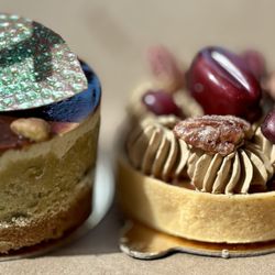 Christophe Artisan - Pistachio cheesecake & caramel pecan tart