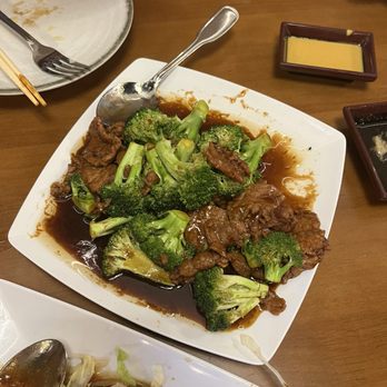 Chow‘s Kitchen - B4. Beef with Broccoli - Shanghainese Near Me - Pittsburgh, Pennsylvania Chow‘s Kitchen - B4. Beef with Broccoli - Shanghainese Near Me - Pittsburgh, Pennsylvania