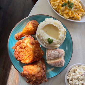 Dinah's Chicken - Mashed Potatoes Macaroni Salad - Chicken Shop Near Me - Glendale, California