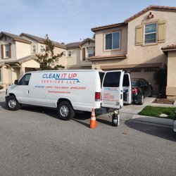Clean It Up Services - Professional carpet cleaning equipment. Clean and professional appearance.
