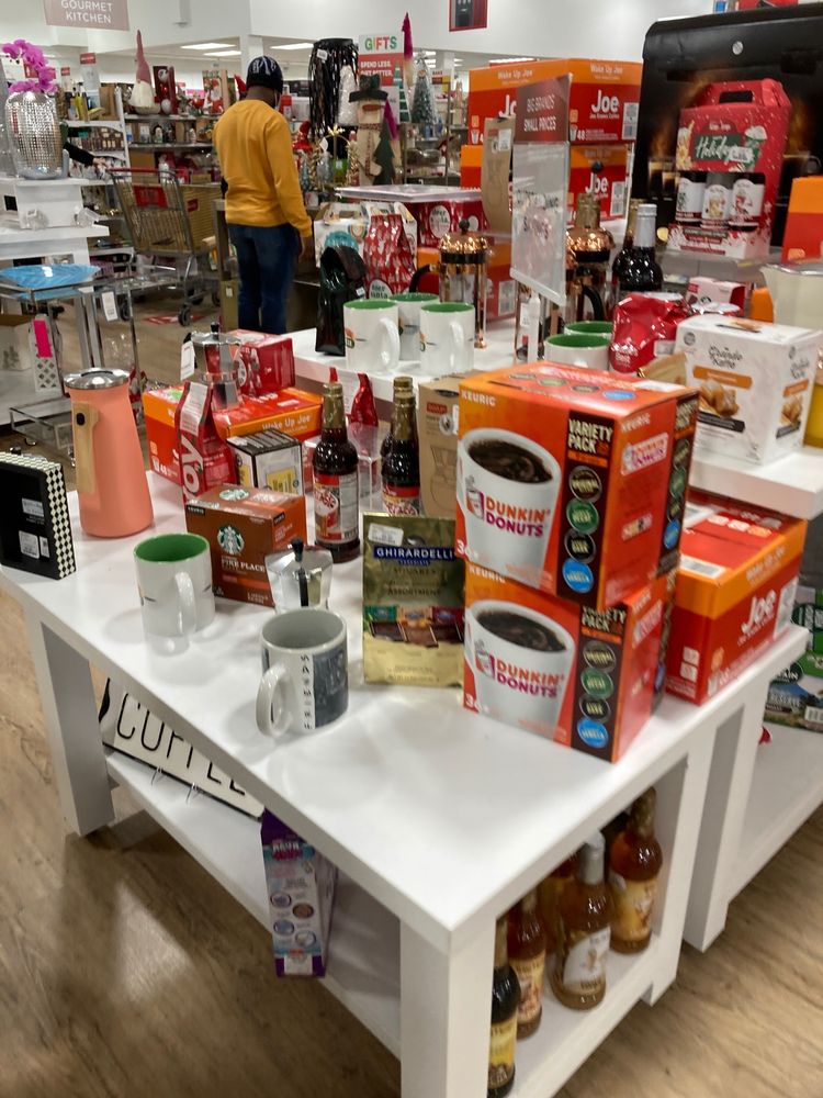 HOMEGOODS Updated August 2024 29 Photos & 29 Reviews 2718 Hylan