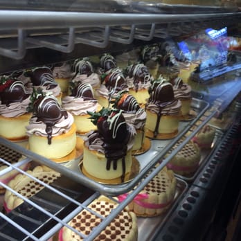 Carlo's Bakery - Amazing looking cheesecakes - Bakeries Near Me - Hoboken, New Jersey