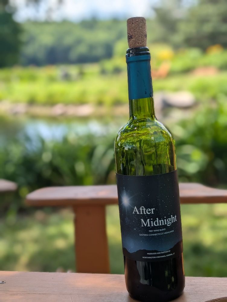 Worthington Vineyard & Winery Logo
