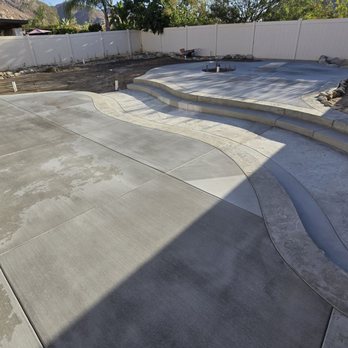 CJL Construction - One step down and two steps up to the fire pit solved the grade issue and gave a unique creative look to the design. - General Contractors Near Me - Riverside, California CJL Construction - One step down and two steps up to the fire pit solved the grade issue and gave a unique creative look to the design. - General Contractors Near Me - Riverside, California