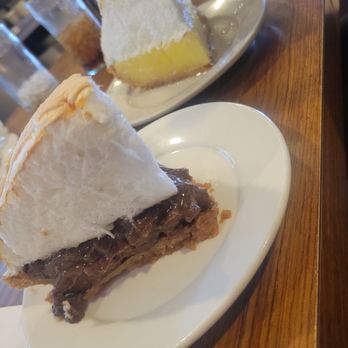 Pie 'n Burger - chocolate cream and lemon meringue - Burgers Near Me - Pasadena, California Pie 'n Burger - chocolate cream and lemon meringue - Burgers Near Me - Pasadena, California